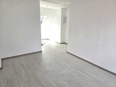 Erstbezug! Neue DG 1-Zimmer-Wohnung