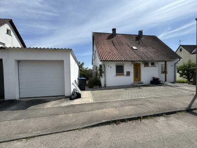 Günstige 3-Raum-Doppelhaushälfte mit schönem Garten