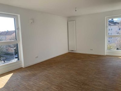 Modernes lichtdurchflutetes Zuhause mit umlaufenden Balkon