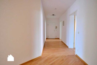 Gut geschnittene Wohnung ideal als WG oder für die kleine Familie in toller Lage!