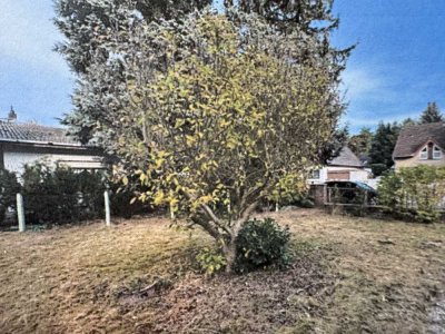 NEU !! Sonnengrundstück (teilbar) mit kleinem Abrisshaus wartet auf die Neubebauung !!