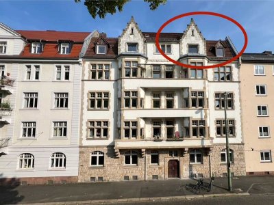 Helle, komplett renovierte DG-Whg im Vorderen Westen. Ruhig gelegen, direkt am Stadthallengarten.