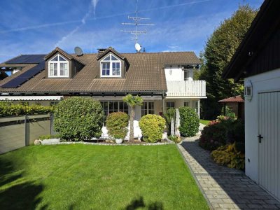 Elegante Doppelhaushälfte mit Einliegerwohnung und Doppelgarage