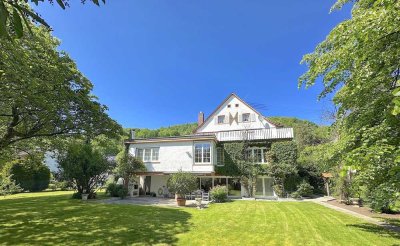 Stilvolle 11-Zi. Villa auf sonnigem 1845 qm Traumgrundstück, TOP Lage, mit PV Anlage, 3 Garagen...