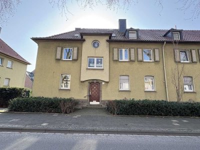 Altbaucharme: Modernisierte 2,5 Raum Wohnung in zentraler Lage