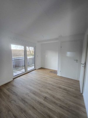Kernsanierte 3-Zimmer Wohnung mit 2 Balkonen und Blick auf die Felder