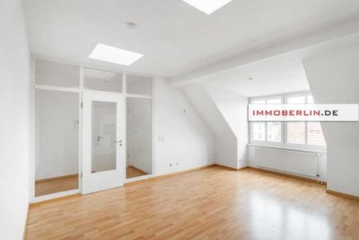IMMOBERLIN.DE - Moderne Dachgeschosswohnung mit Lift & Pkw-Stellplatz