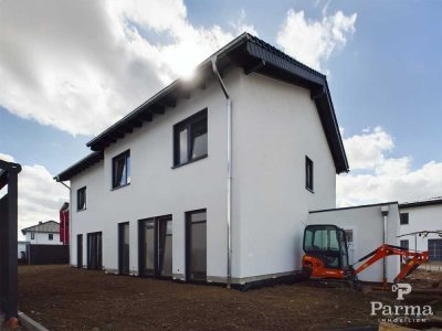FAST FERTIG!!! Moderne und energieeffiziente Doppelhaushälfte als Neubauprojekt in Kelz