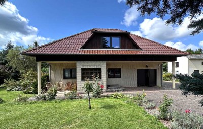 Traumhaftes Eigenheim mit Teich