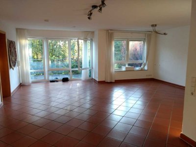 Exklusive, gepflegte 4-Zimmer-Wohnung mit Terrasse und EBK in Tübingen