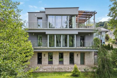 Einfamilienhaus mit Pool, Garten und Einliegerwohnung