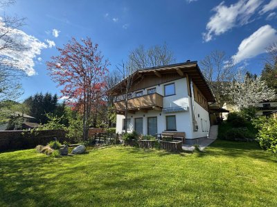 Neubau mit guter Raumaufteilung, Bergblick und eigenem Fischteich im Garten