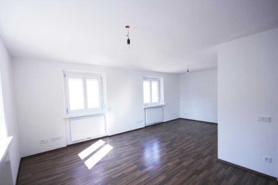 Moderne 2 Zimmerwohnung mit Küche (Ablöse möglich), Parkett und Gemeinschaftsterrasse! Ruhige Lage!