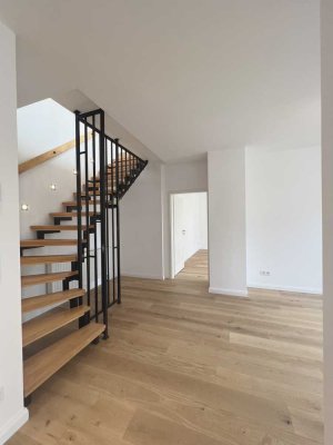 Zwei aufwendig sanierte Maisonettewohnungen im östlichen Ringgebiet!