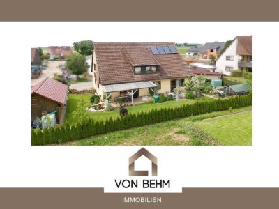 von Behm Immobilien -  Gepflegtes Zweifamilienhaus mit außergewöhnlichem Gartenidyll