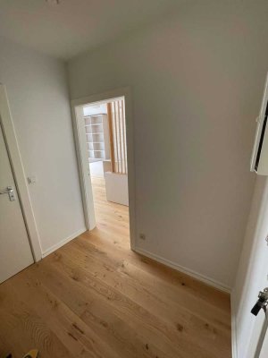Ready to Move in: Charming Student or Single Studio in Urban green Location with Large South Balcony