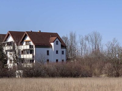 Von Privat 2,5-Zimmer-DG Wohnung mit EBK, inkl. TG-Stellplatz in Kirchheim bei München