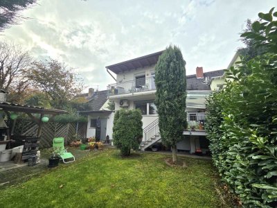 Große Doppelhaushälfte mit freistehendem Anbau und Einliegerwohnung in TOP-Lage