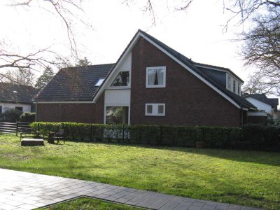 Oberneuland / großzügige und schöne 4-Zimmerwohnung in einem Zweifamilienhaus mit eigenem Garten