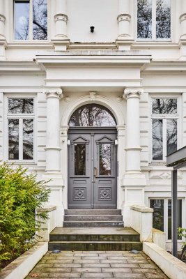 Charme der Jahrhundertwende trifft Potenzial – Wohnen mit Südbalkon und Erweiterungspotenzial