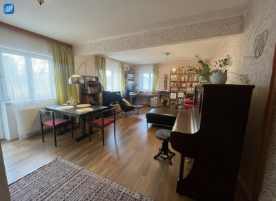 Wohnhaus nähe Zentrum, in bester Lage - Wohnfläche 234 m², ideal für großzügiges Wohnen, 2 Familien oder Arbeiten von Zuhause,...