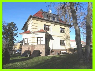 Aufwendig sanierte Stadtvilla - 165 m² Wohnfläche - 853 m² Grundstück - gepflegte Außenanlagen