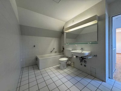 Geräumige Wohnung auf 2 Etagen mit Loggia