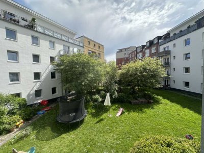 Ottensen! 3 Zi Altbauperle mit Balkon, neu saniert, Energiewert B, Einbküche, Provisionsfrei !