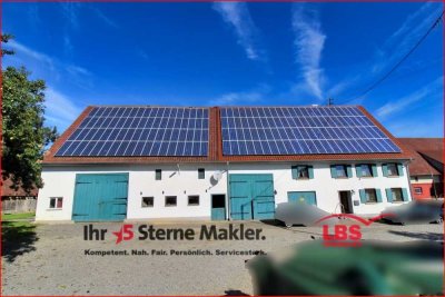 **Schönes Bauernhaus auf einem großen Grundstück!**