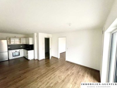 Neuwertige 2-Zimmer-Wohnung mit großem Balkon und Einbauküche in Schwandorf