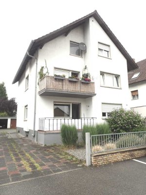 3 - Familienhaus mit 5 Garagen in ruhiger Wohnlage