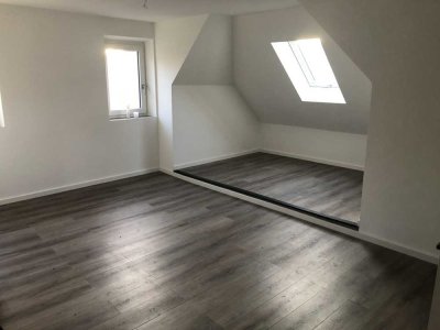 Charmante 2-Zimmer Dachgeschosswohnung in Niederaichbach, frisch saniert