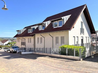 Helle 3,5-Zimmer-Dachgeschoss-Maisonettewohnung mit Tiefgaragenstellplatz in Langenlonsheim