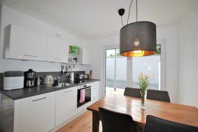 AUF 1 JAHR BEFRISTET - Moderne 2 Zimmer Wohnung am Moniberg mit West-Terrasse und zwei Stellplätzen