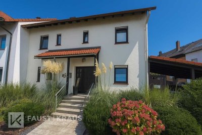 Großzügiges Einfamilienhaus mit Garten, extra Garage und viel Nutzfläche