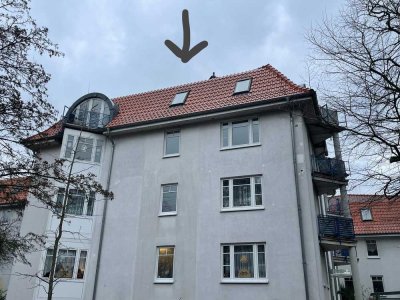 Ruhige 3 Zi Dachgeschosswohnung in gepflegter, grüner Anlage