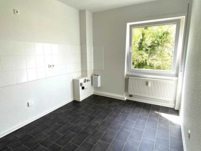 ERSTBEZUG NACH SANIERUNG - schöne - helle SINGLE Wohnung * schönes Bad mit Fenster *