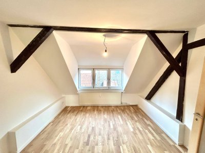 Ab September verfügbar: Geräumige 3-Zimmer-Dachgeschosswohnung mit Einbauküche zu vermieten!