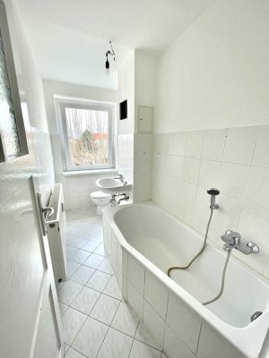 teilsanierte und helle 3-Raum-Wohnung im Bitterfelder Länderviertel