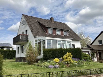 Großzügiges Ein- bis Zweifamilienhaus in ruhiger Wohnlage von Grebenstein