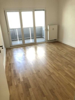 Schöne 2-Zi. Wohnung mit EBK und Balkon - WG geeignet!
