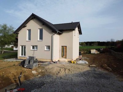 Neubau Einfamilienhaus mit Küche & großem Grundstück (letzte Bauphase noch nicht abgeschloßen)