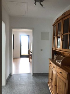 Schöne 2 Zimmer Wohnung mit großem Südbalkon