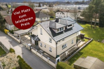Großzügiges Einfamilienhaus / Terrasse / Balkon / Garten / Garage / Carport.