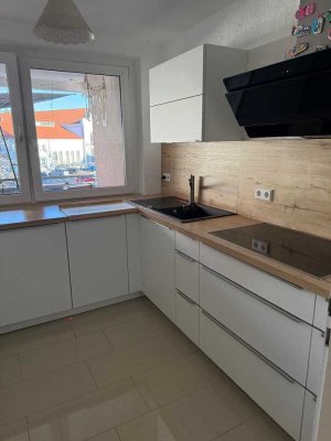 Exklusive, vollständig renovierte 3,5-Zimmer-Wohnung mit Balkon und EBK in Kempten