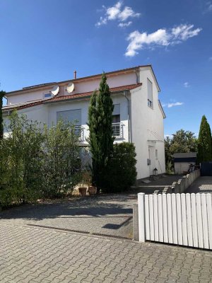 Schöne Doppelhaushälfte mit 3 Schlafzimmern + Galerie in Gernsheim