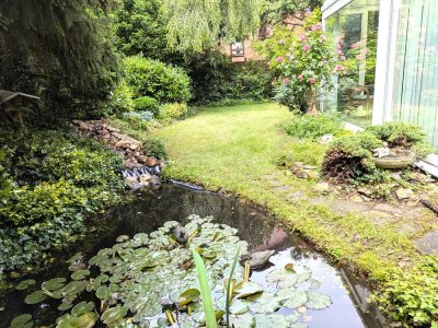 Wohnen im EG mit Wintergarten, Terrasse & großem Garten mit kleinerTeichanlage zur Alleinnutzung