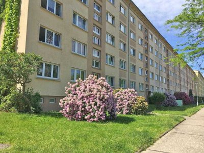 Erdgeschosswohnung mit Balkon - zentral im Wohngebiet!