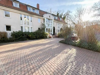 WOHNEN AUF ZWEI EBENEN MIT BALKON, GARTENZUGANG UND ZWEI BÄDERN I LICHTERFELDE I PROVISIONSFREI