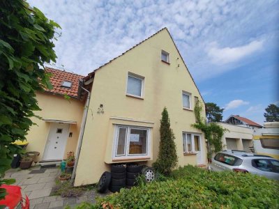 Versteigerung: Haus mit Garagen auf 985m2 Grundstück in Hannover-Misburg